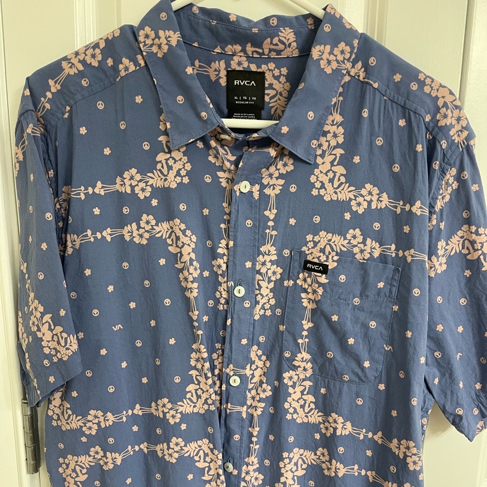 Rvca size XL. Like new